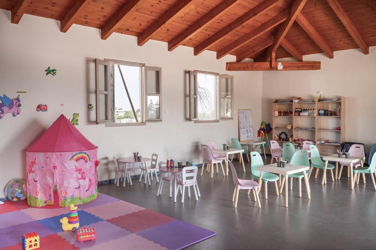 Helea Lifestyle Beach Resort Kallithéa المظهر الخارجي الصورة A classroom at the school